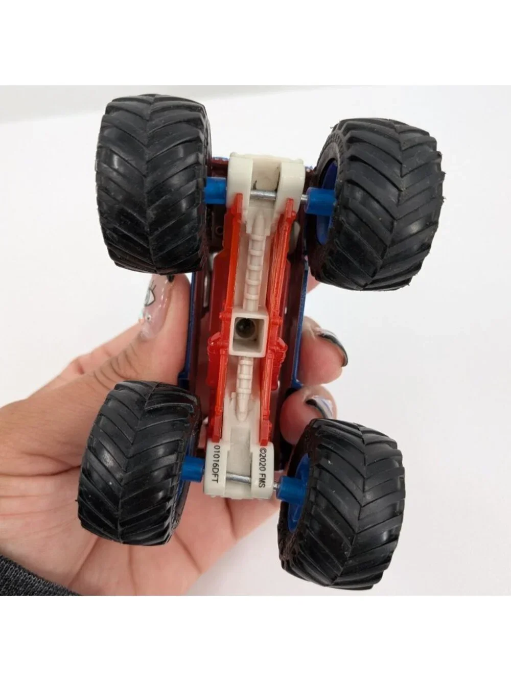 Monster Jam Cyclops Eyeball Monster Truck Diecast 2020 1:64 BKT Tires Spin Mater